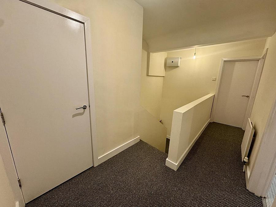 Apt 3 8 Willowbank Gardens