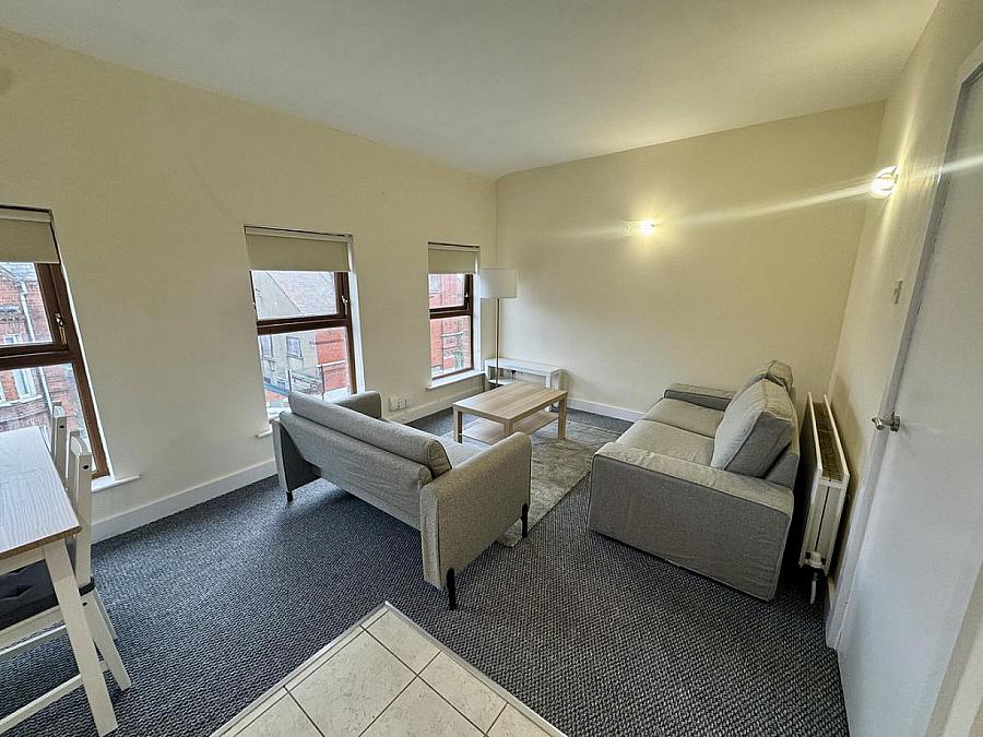 Apt 3 8 Willowbank Gardens