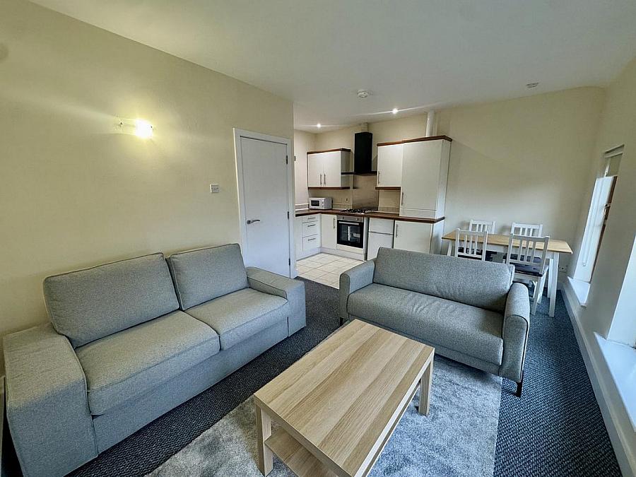 Apt 3 8 Willowbank Gardens