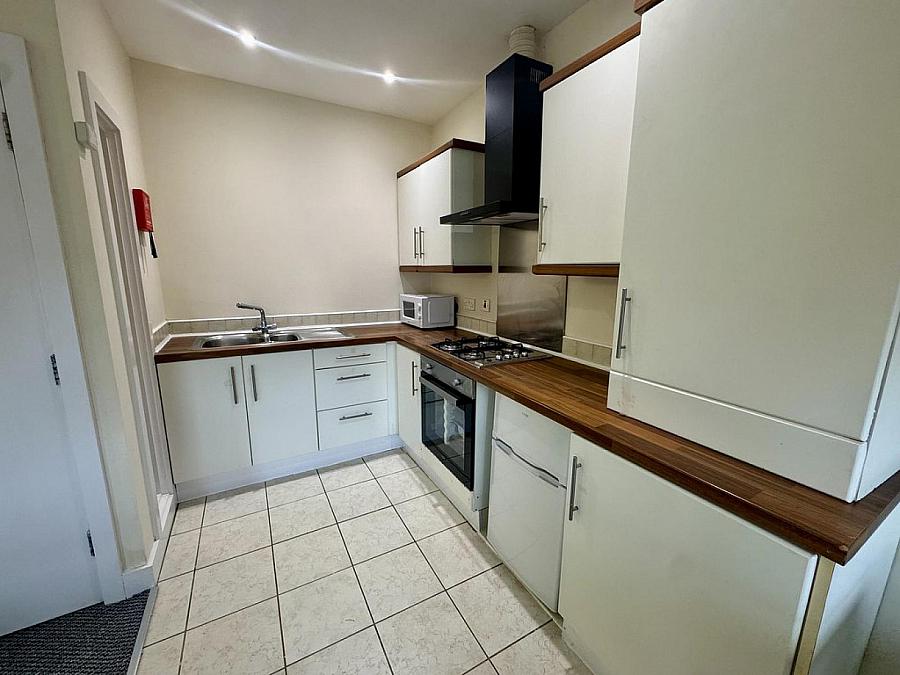 Apt 3 8 Willowbank Gardens