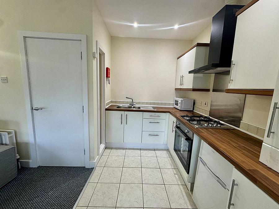 Apt 3 8 Willowbank Gardens