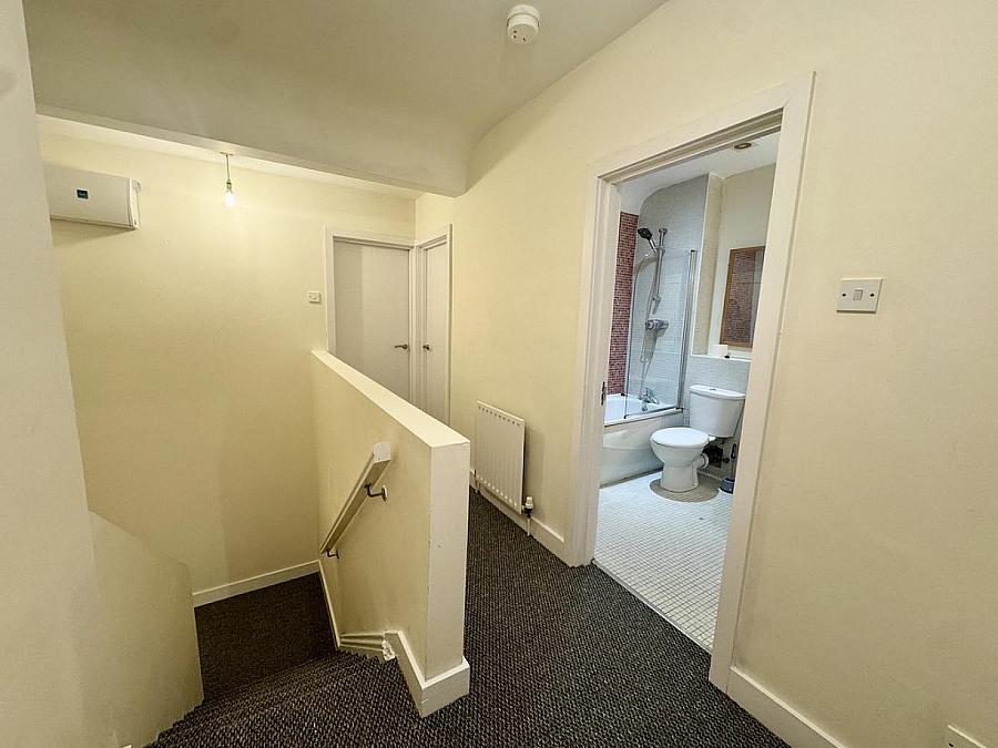 Apt 3 8 Willowbank Gardens