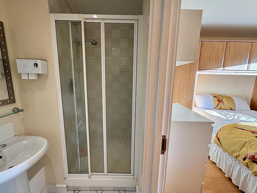 406 Park Avenue, 12 Bankmore Street