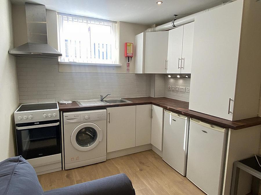  Flat 4, 24 Cromwell Road