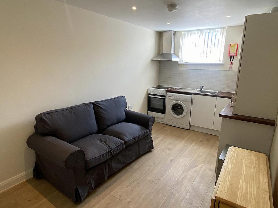  Flat 4, 24 Cromwell Road