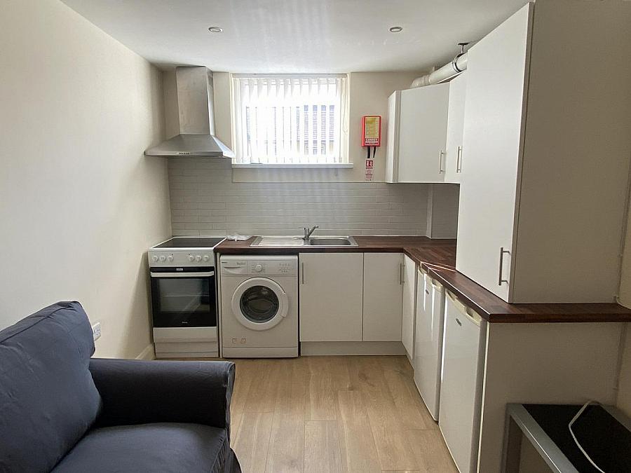  Flat 4, 24 Cromwell Road