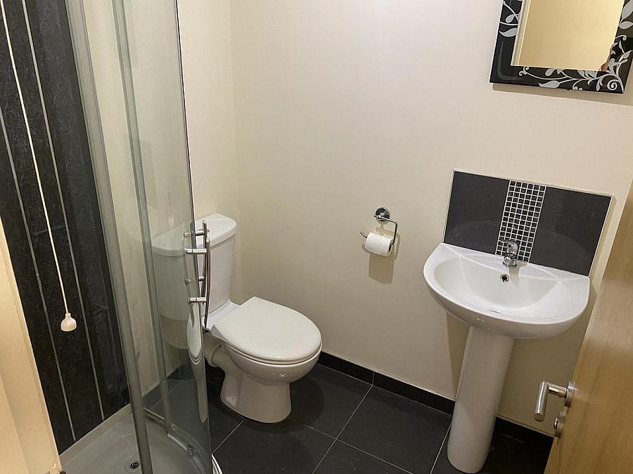  Flat 4, 24 Cromwell Road