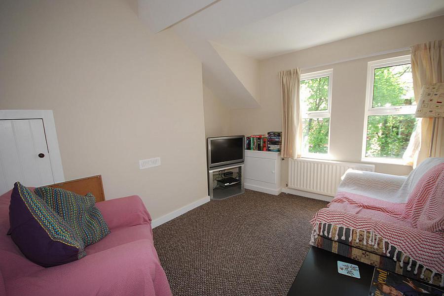 Apt 3, 45 Ulsterville Avenue