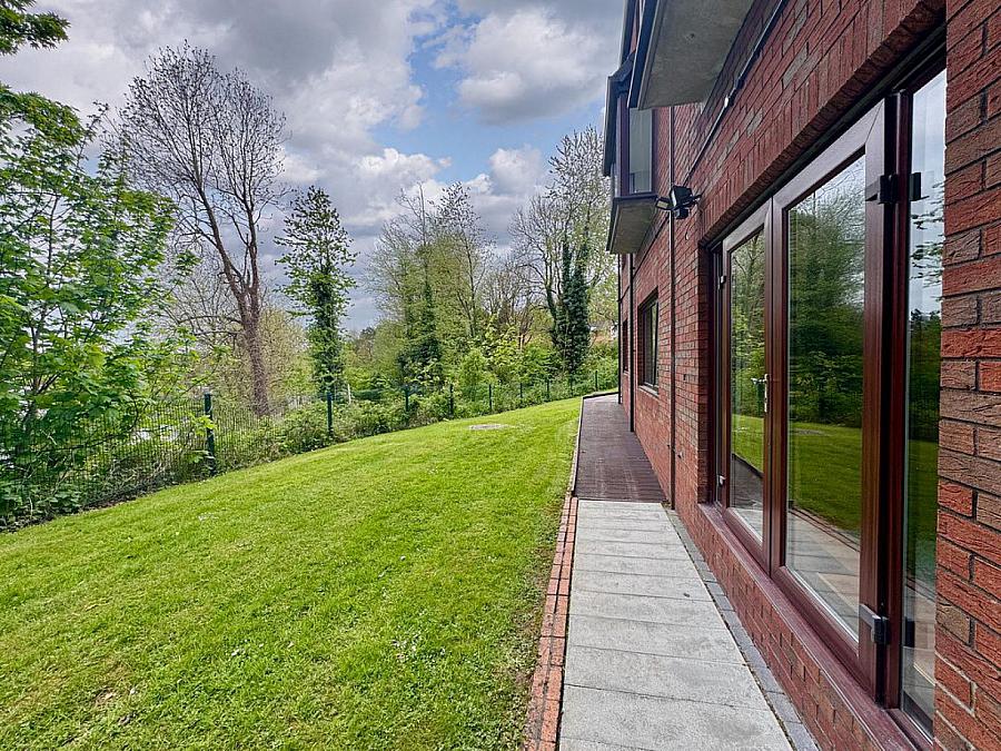 8A Stranmillis Court