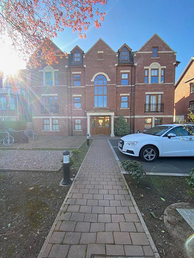 Apt 5, 22 Upper Lisburn Road,finaghy, belfast, BT10 0AA
