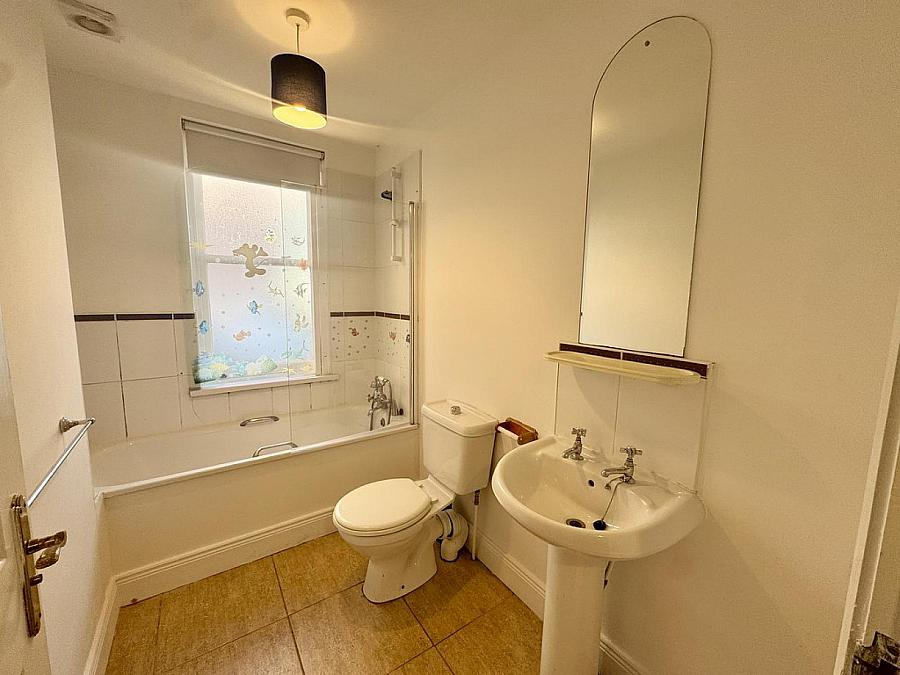 Apt 1 College Mews, 1A Rugby Road