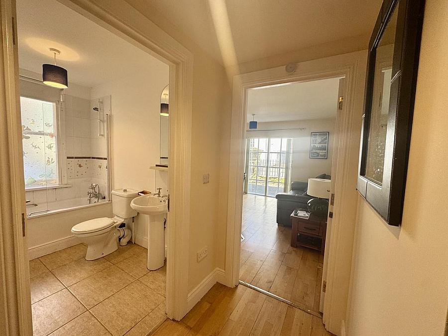 Apt 1 College Mews, 1A Rugby Road