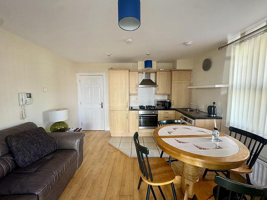 Apt 1 College Mews, 1A Rugby Road