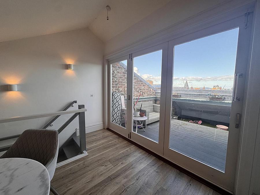 Apt 5, 13 Wellington Park