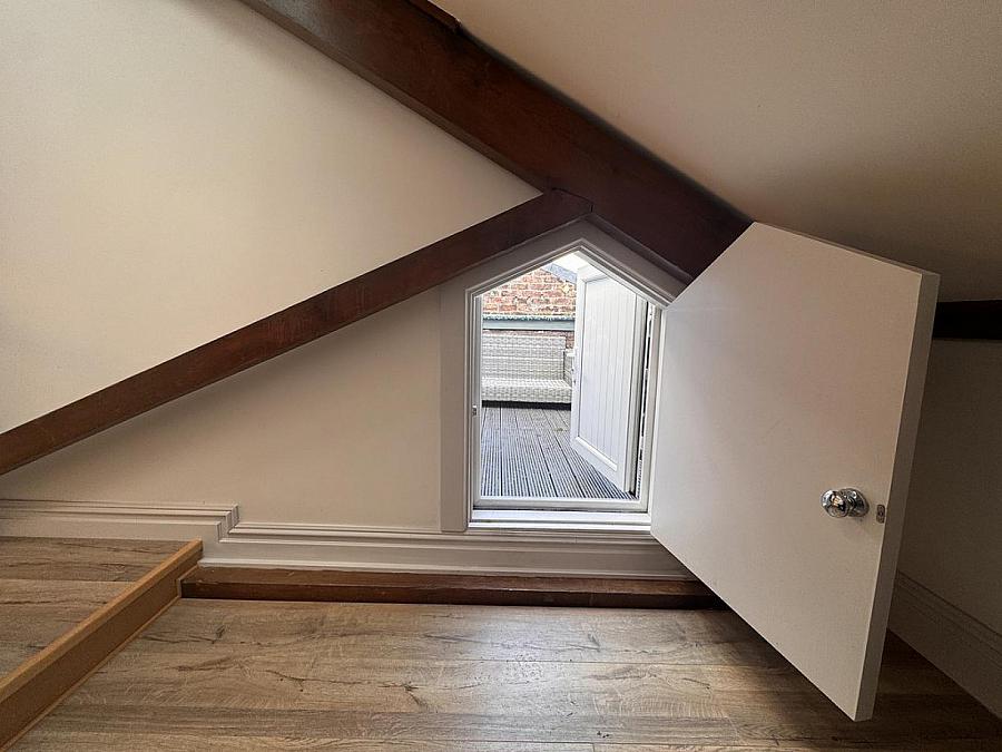 Apt 5, 13 Wellington Park