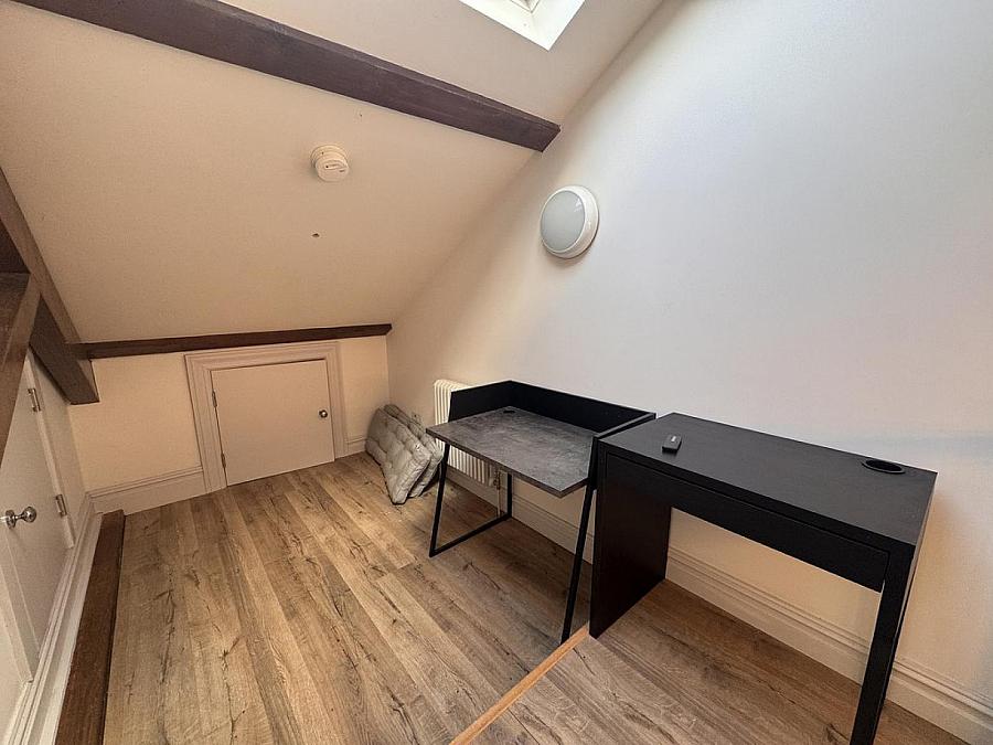 Apt 5, 13 Wellington Park