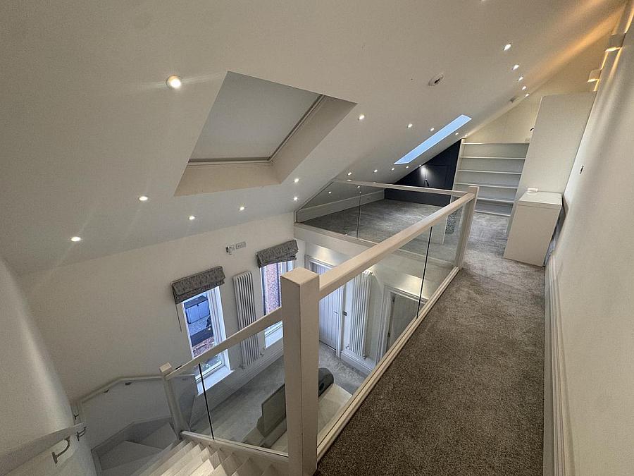 Apt 5, 13 Wellington Park