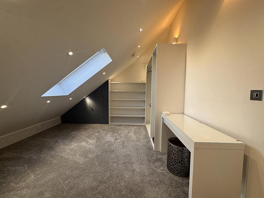 Apt 5, 13 Wellington Park