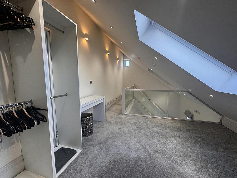 Apt 5, 13 Wellington Park