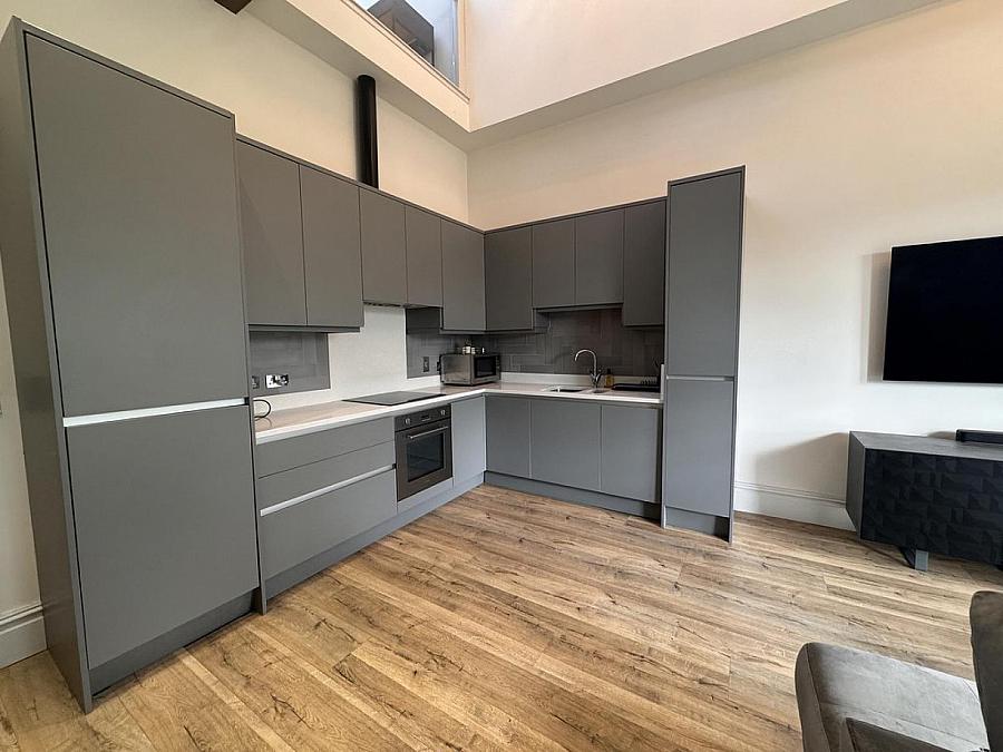 Apt 5, 13 Wellington Park