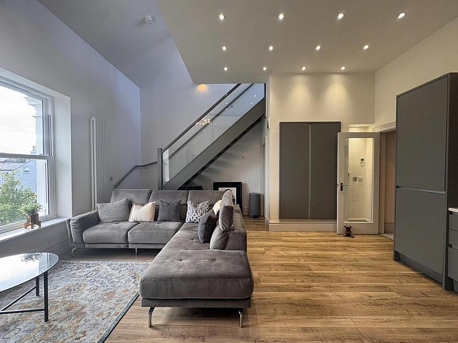 Apt 5, 13 Wellington Park