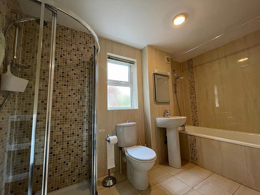 Apt 7, 1 Deramore Park South