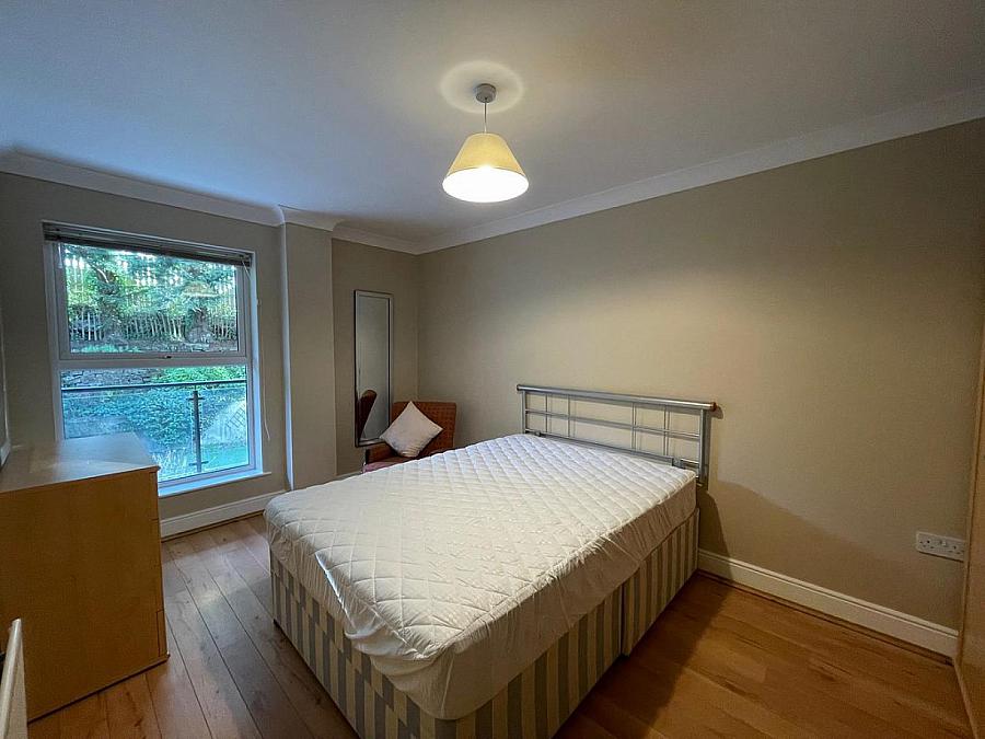 Apt 7, 1 Deramore Park South