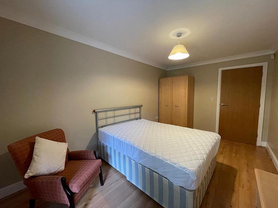 Apt 7, 1 Deramore Park South