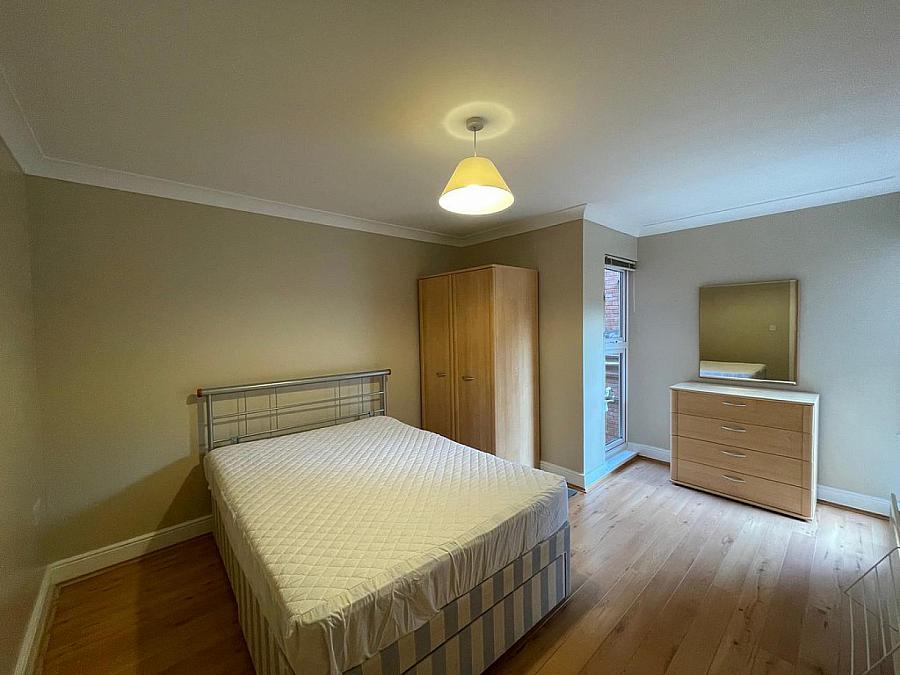 Apt 7, 1 Deramore Park South