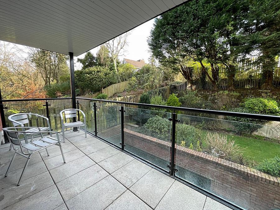 Apt 7, 1 Deramore Park South