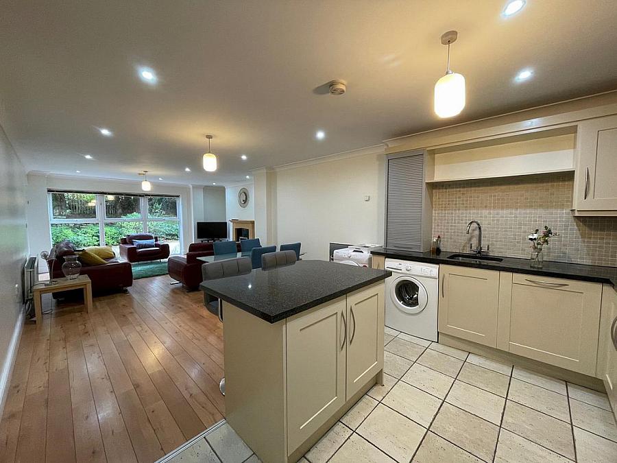Apt 7, 1 Deramore Park South