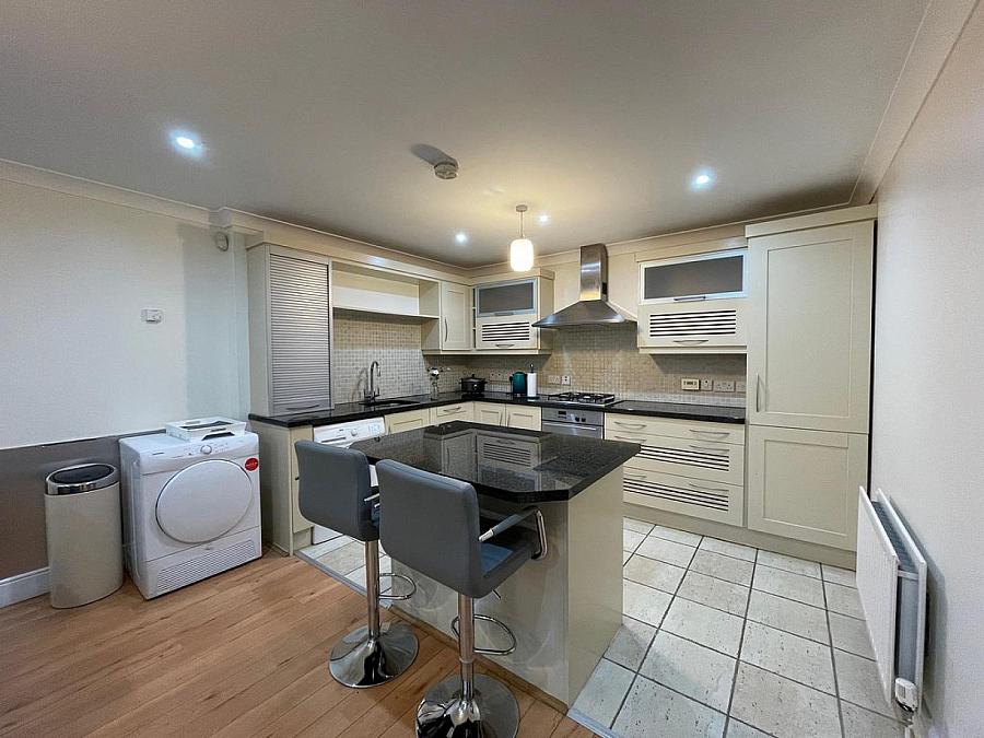 Apt 7, 1 Deramore Park South