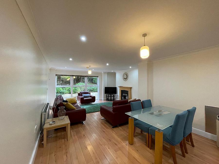 Apt 7, 1 Deramore Park South