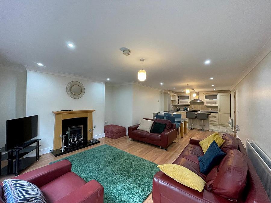 Apt 7, 1 Deramore Park South