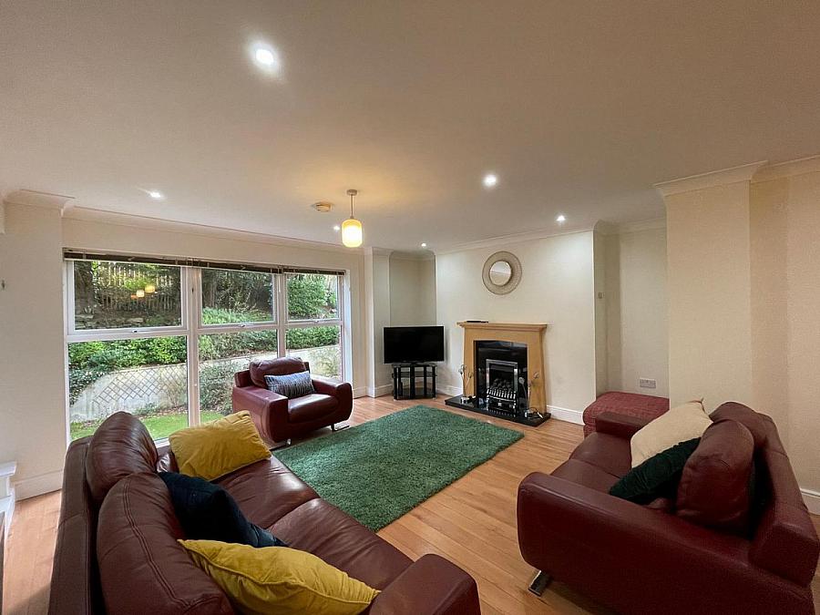 Apt 7, 1 Deramore Park South