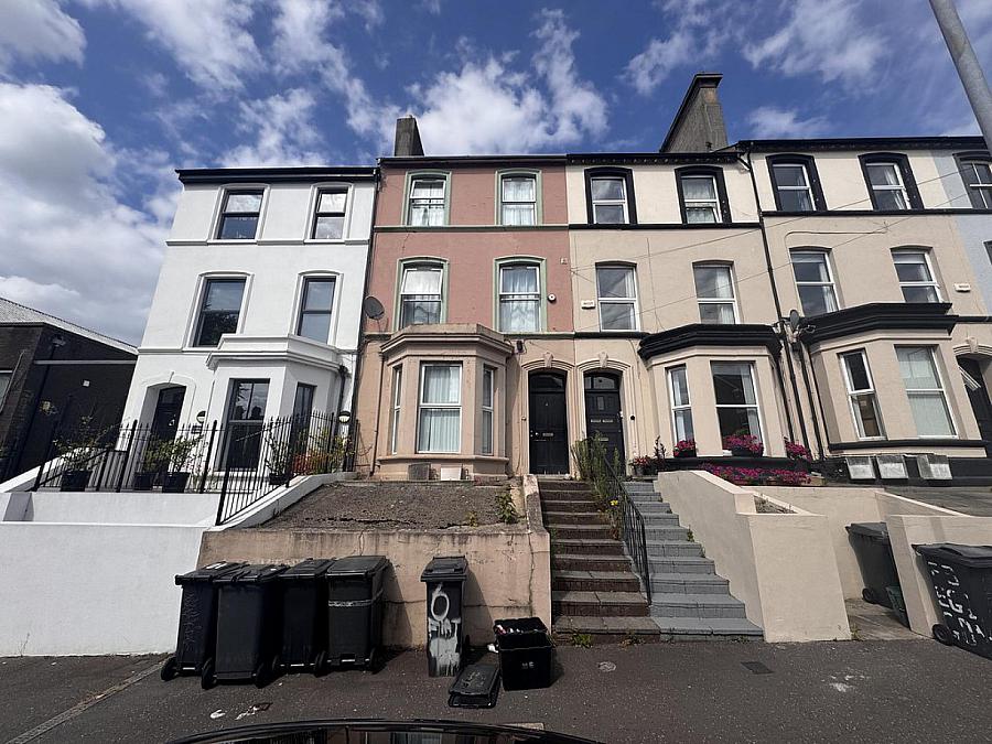 6 Eglantine Avenue