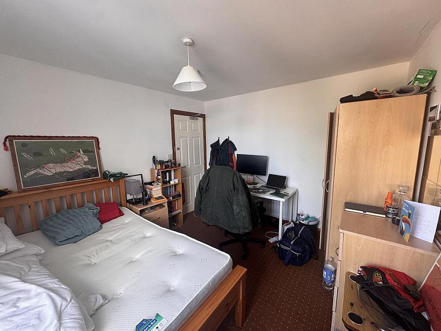 Flat 2, 6 Eglantine Avenue
