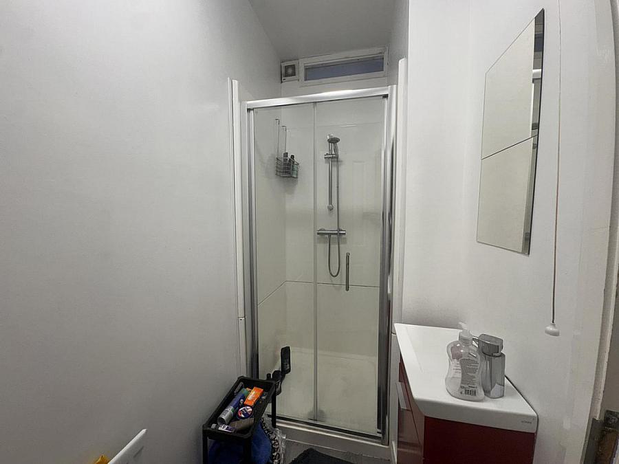 Flat 2, 6 Eglantine Avenue