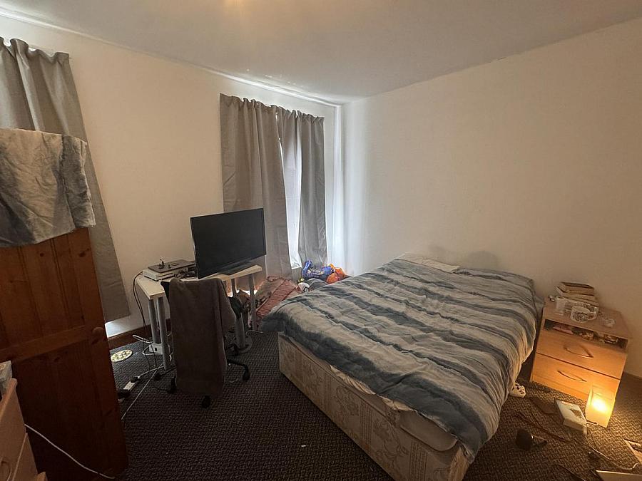 Flat 2, 6 Eglantine Avenue