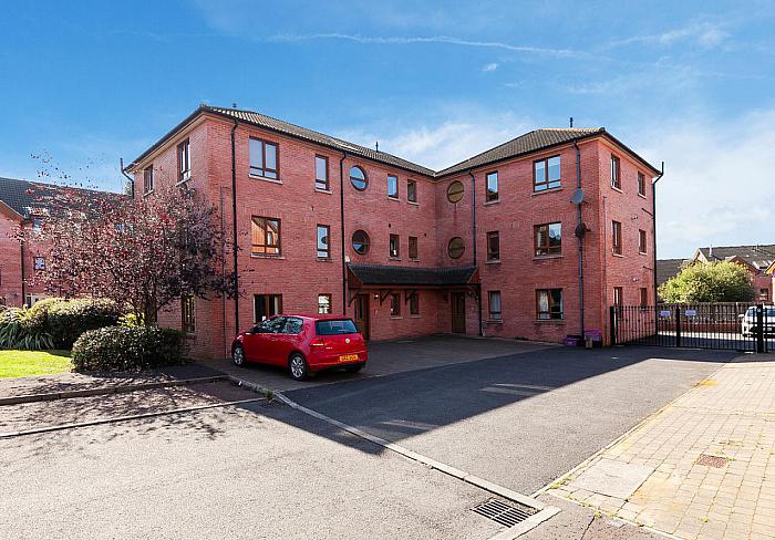 Apt 35 2 Annadale Square
