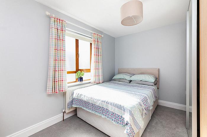 Apt 35 2 Annadale Square