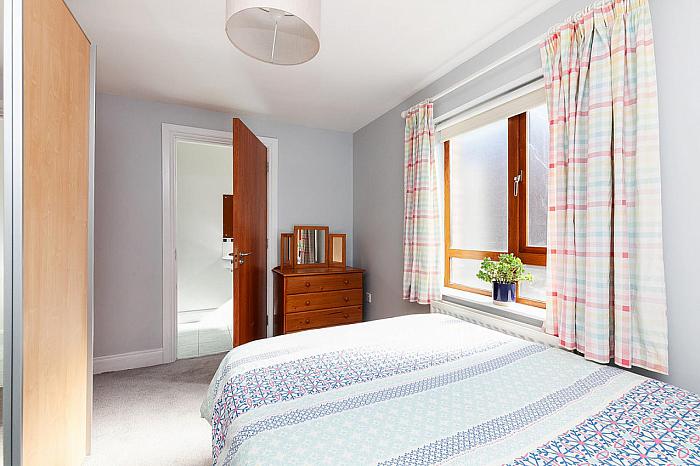 Apt 35 2 Annadale Square