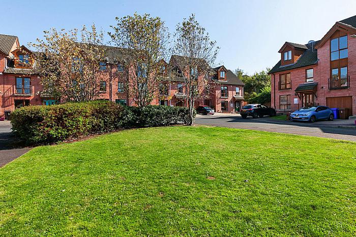Apt 35 2 Annadale Square