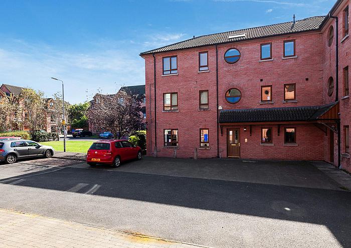 Apt 35 2 Annadale Square