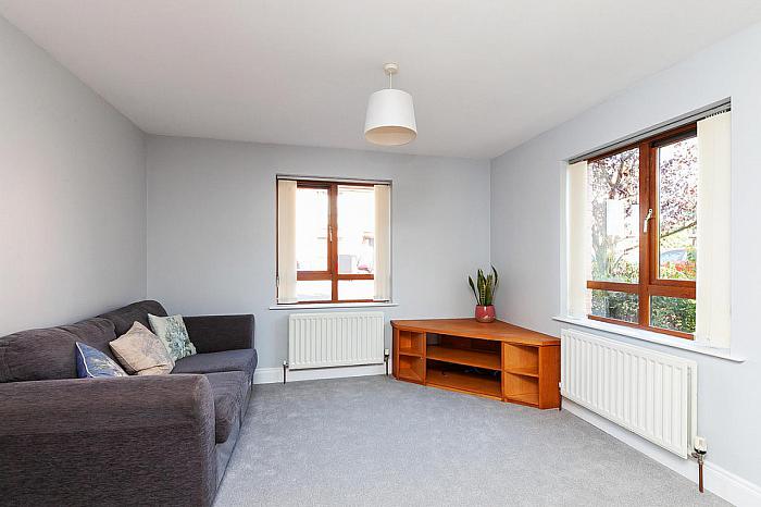 Apt 35 2 Annadale Square