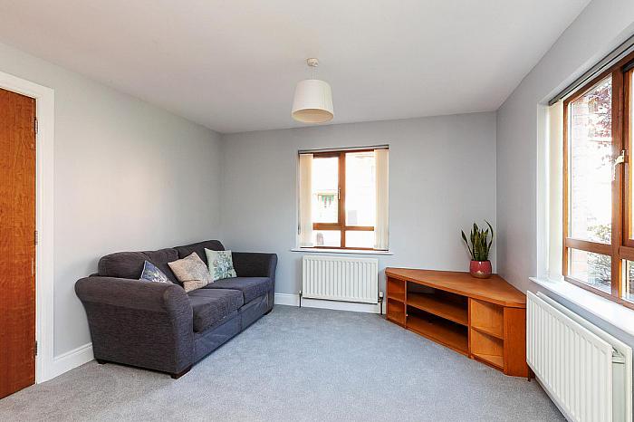 Apt 35 2 Annadale Square