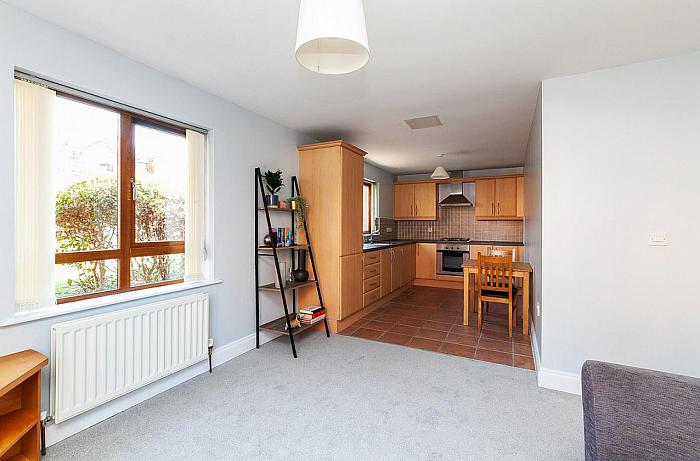 Apt 35 2 Annadale Square