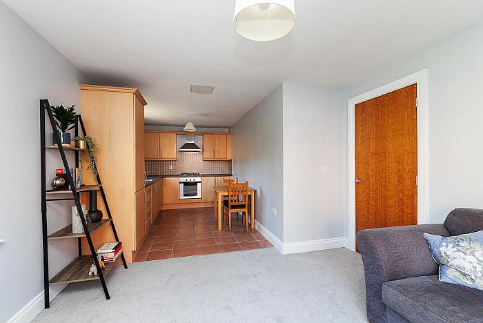 Apt 35 2 Annadale Square