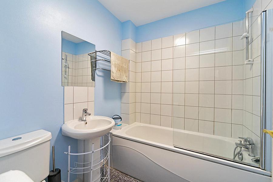 Apt 1, 97 Eglantine Avenue