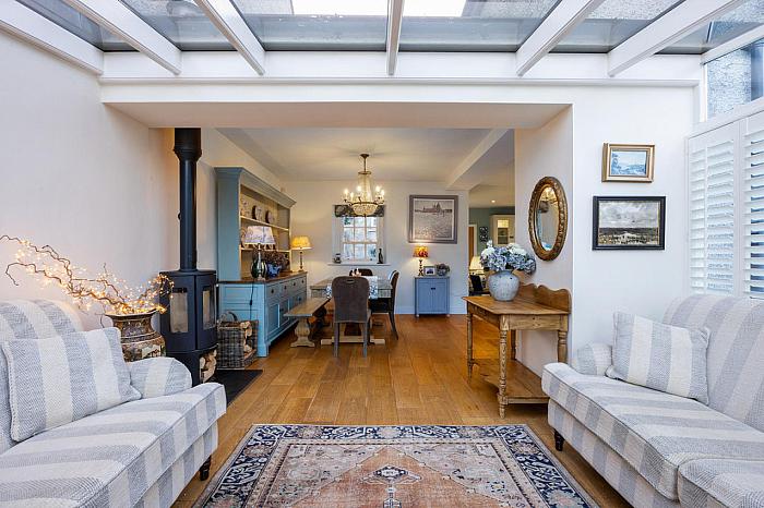 10 Eglantine Demesne Road